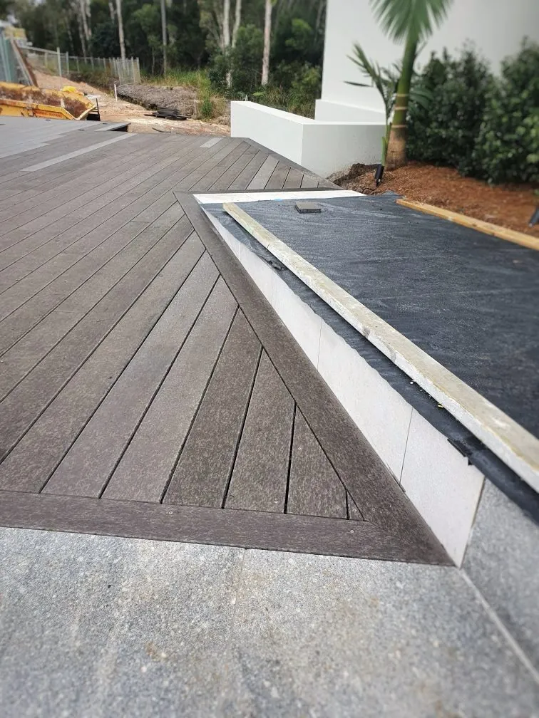 Mitred deck border