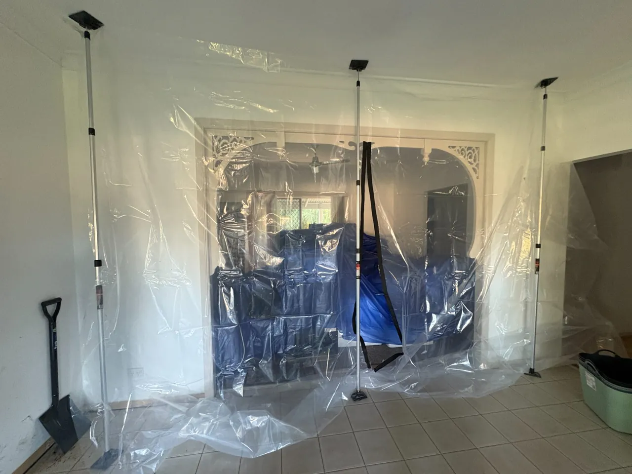Dust barrier